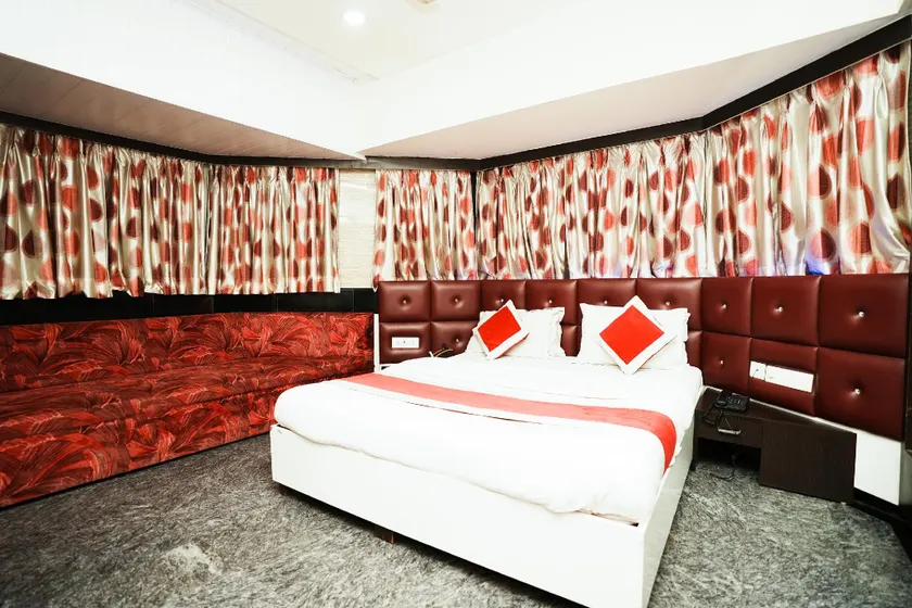 Hotel Kings Palace - Image 1