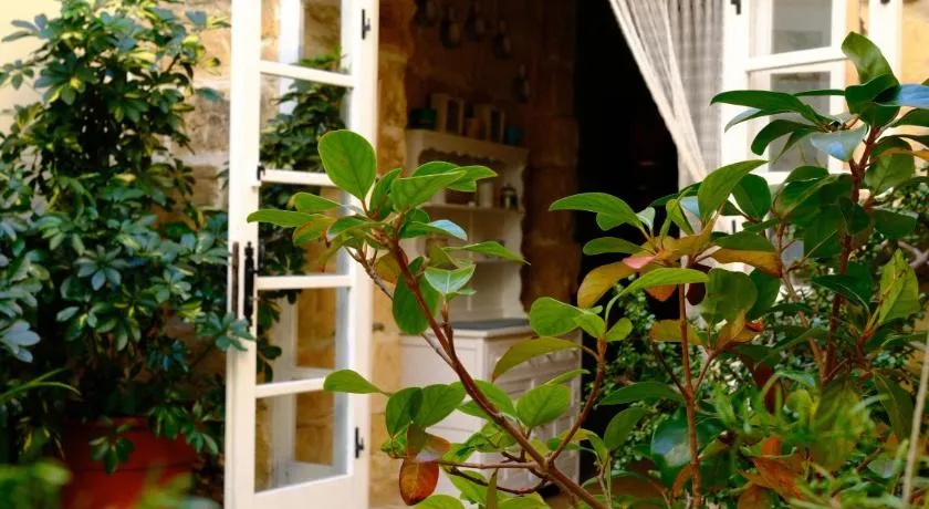 L'Artiste Guest House - Image 1