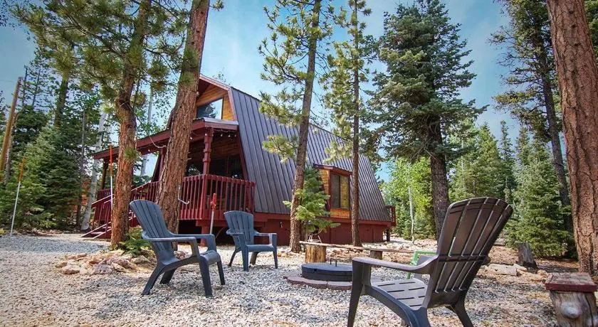 Covered Hot Tub Getaway Sleeps 9 - Image 1