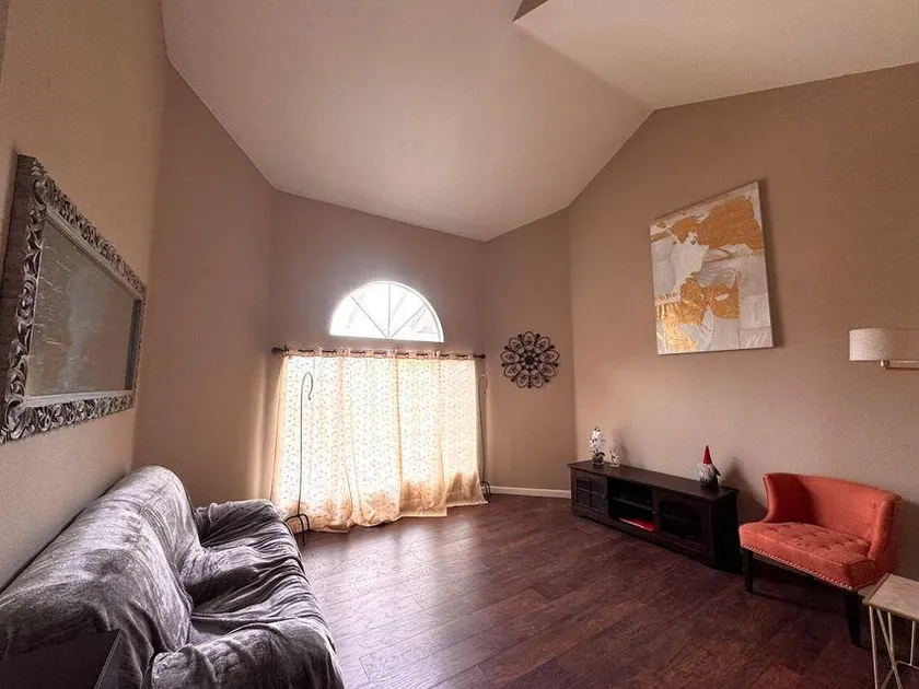 The Quiet Lux Room #3 with KB(Kingsize Bed) - Image 1