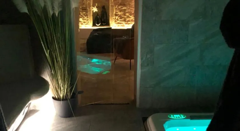 jaccuzi & spa des caves Stanislas - Image 1