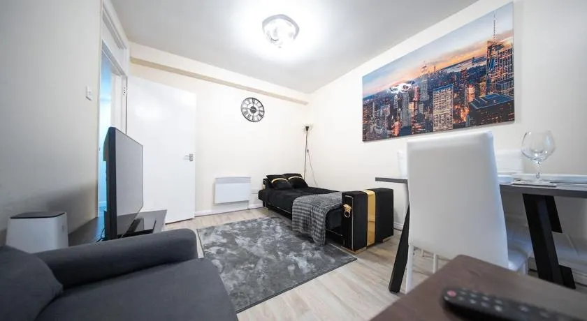 Cosy 2 BR Apt, DLR, London City Airport & ExCeL - Image 1