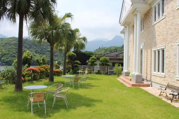 La Isla Tasse - Image 1
