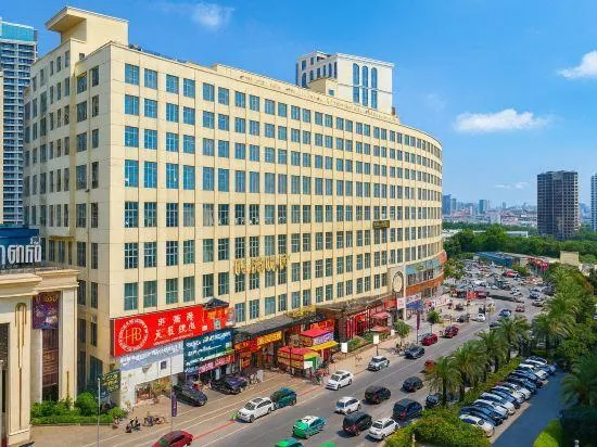 Oriental Hotel - Image 1