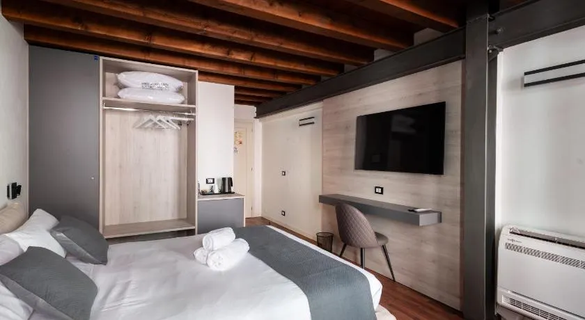 GuestHost - Santo 86 Luxury Rooms - Image 1