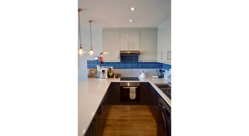 1Bedroom With TableMountain View - Image 1