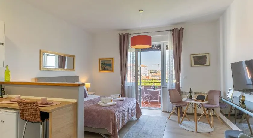 Polai Panorama Apartments with FREE Parking - Image 1
