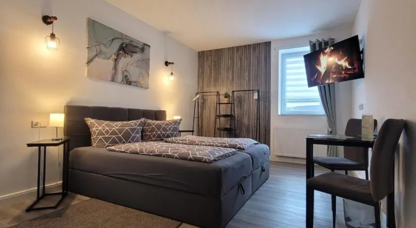 Airbnb, Doppelzimmer, direkt an der A2 & A14, 24 Stunden Check-In, Parkplatz, ruhig - Image 1