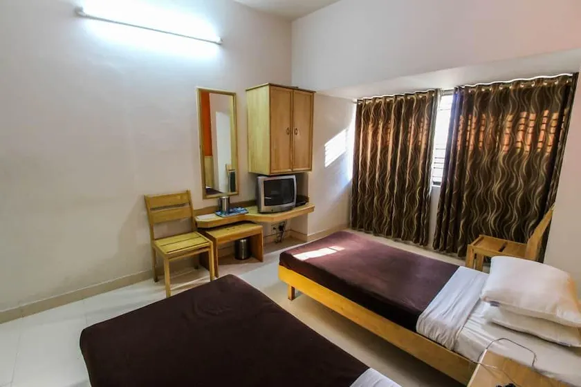 The Woodbridge Hotel - Image 1