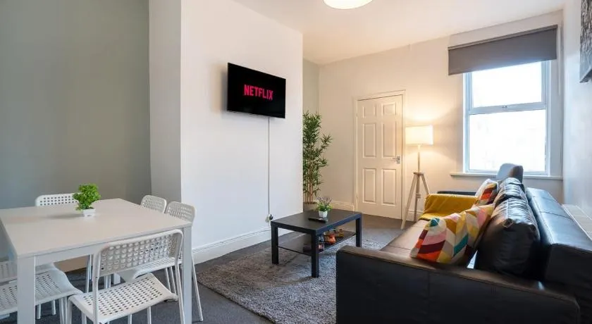 4Bedrooms-3Bath-9Beds-Wallsend - Image 1