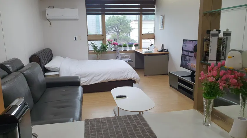 Center of gangnam hot place/ studio type APT 34m2 - Image 1