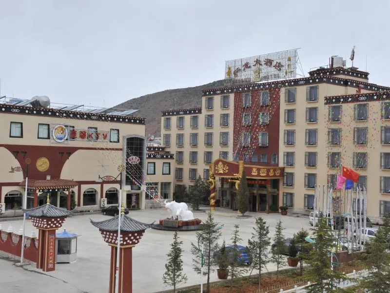 Shangri-la Salong Hotel - Image 1