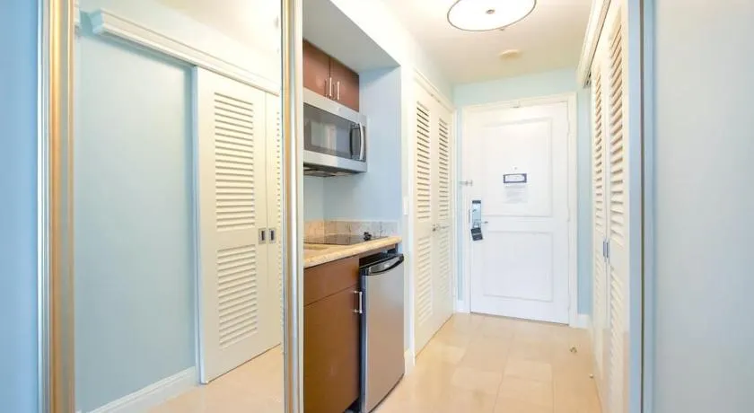 Charming 5 Star Condo Unit Situated at Ritz Carlton-Key Biscayne - Image 1