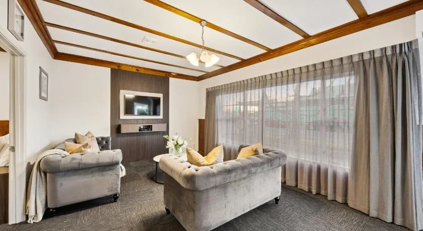 Aroha Motel & Apartments - Image 1