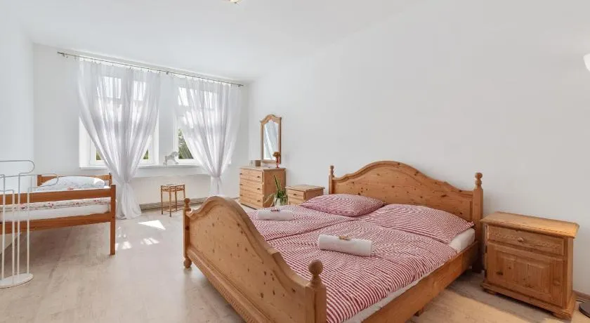 VILA GALA ubytování apartmány v secesní vile soukromé PARKOVÁNÍ u domu ZDARMA - Image 1