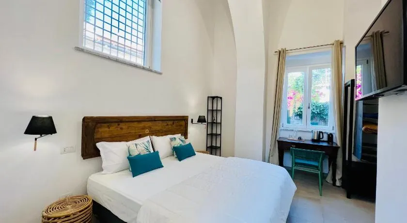 Palazzo Bougainvillea by Ritardo Aereo - Image 1