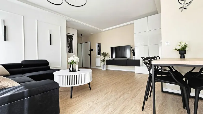 Apartament Wietrznia z tarasem, ogródkiem, parkingiem, na prestiżowym osiedlu obok rezerwatu przyrody NEW!!! - Image 1