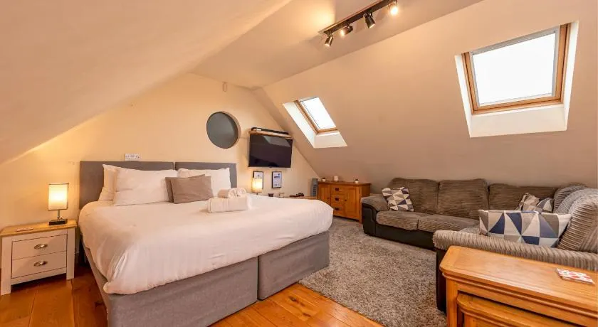 Silverwood Beautiful Loft in Telford - Pass the Keys - Image 1