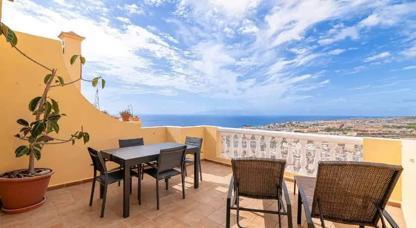 Top floor with ocean view - Image 1
