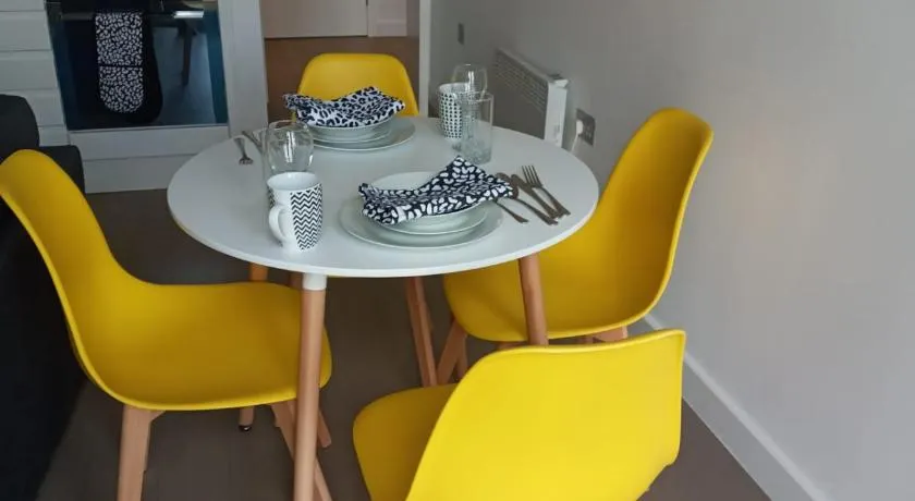 Pearl Bay - One bedroom Luxury Apartment in St Albans - Image 1