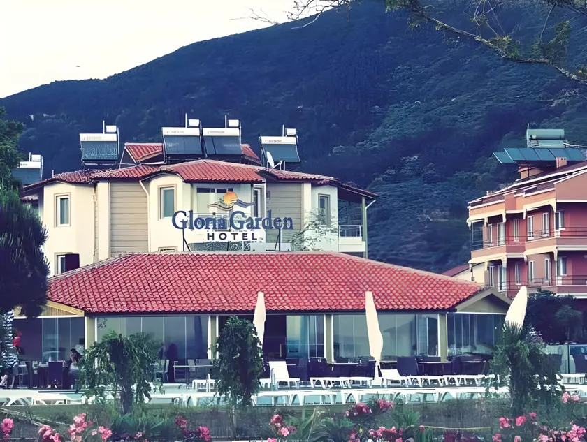 Aloria Garden Hotel - Image 1