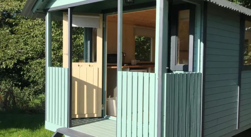 Glamping at Holly Grove Farm - Image 1