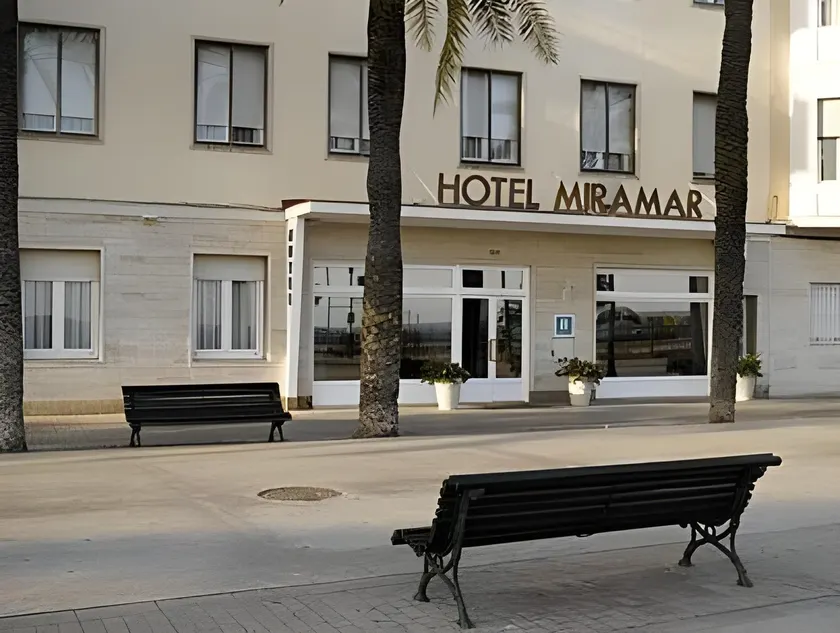 Hotel Miramar Badalona - Image 1