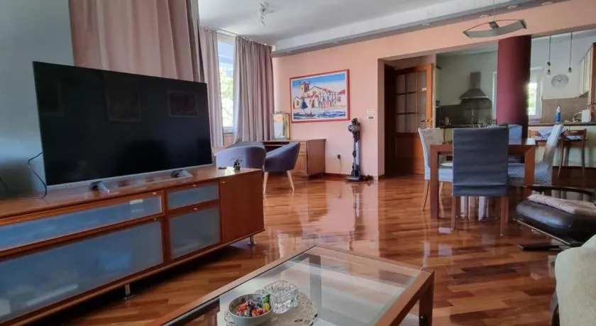 Blue Stella Luxury Apartment - Image 1
