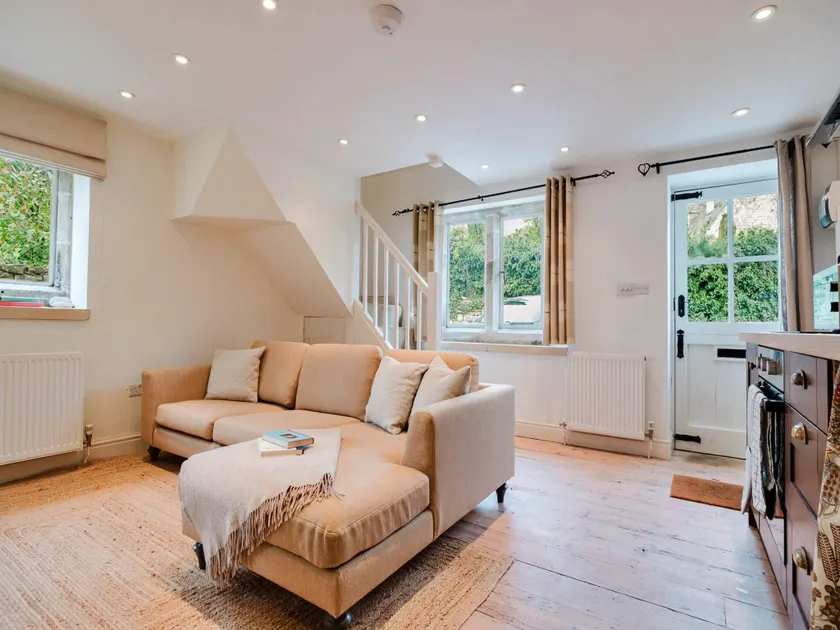 Cottage in Painswick near Cotswold Way - Image 1
