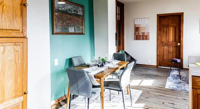 Charming 2 Bedroom Apartment Near NYC, Metlife Stadium - Image 1