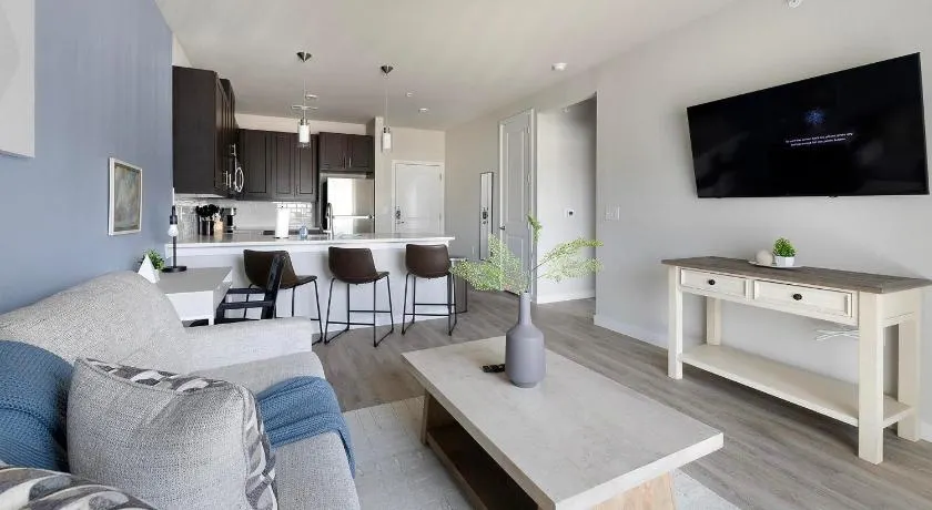 Landing Modern 1BD Pool Gym - Image 1