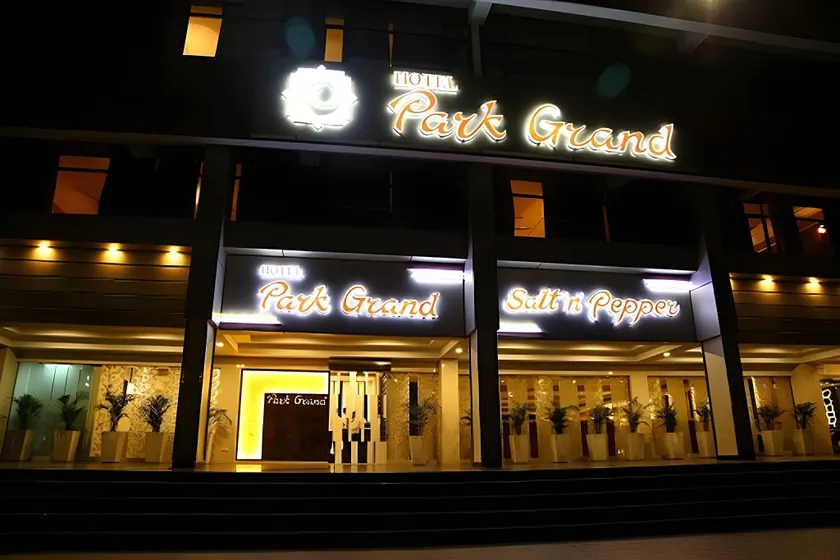 Hotel Park Grand - Image 1