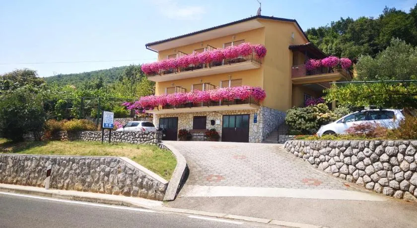 Holiday Home, Apartment and Rooms Milica - Image 1