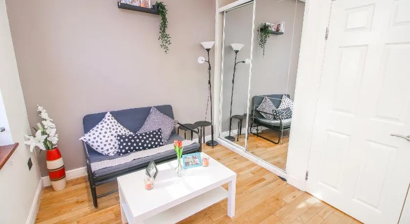 Studio Flat near Liverpool st & Shoreditch London. - Image 1