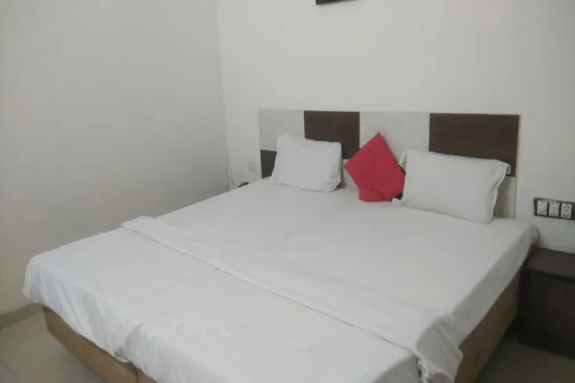 OYO 78847 Hotel Tammana - Image 1