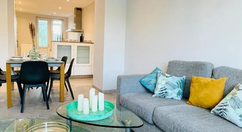 Spacious 3 bedrooms w parking in Limpertsberg - Image 1