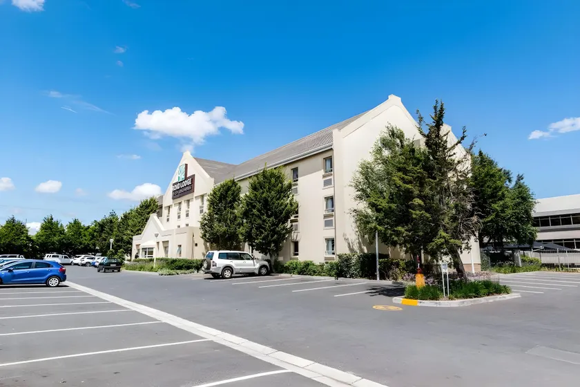 Road Lodge N1 City - Image 1