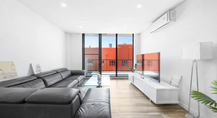 Modern 2BR Apt with Parking Walk to ICC & CBD & Darling Harbour & Chinatown - Image 1