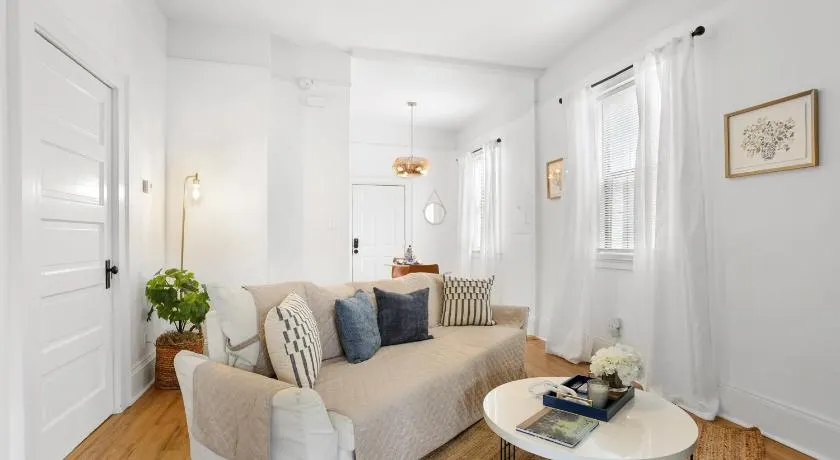 Bright Historic Home, Recently Renovated, Near Downtown, SCAD, & Starland Yard - Image 1