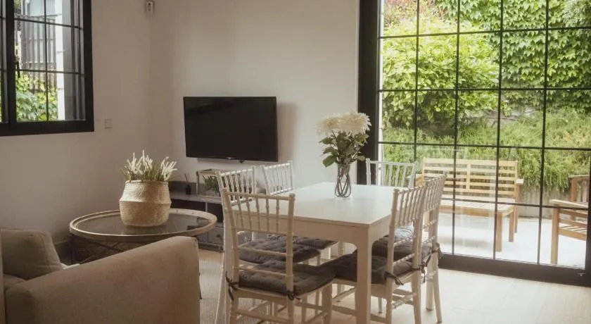 Apartamentos Santamarta - Image 1