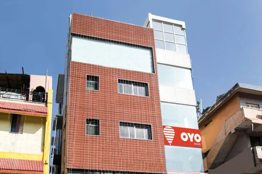 OYO 15711 Athiti Residency - Image 1