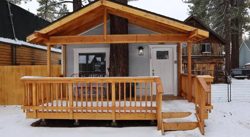 The Blue Lake Cabin! 1 min Walk to SnowPlay! - Image 1