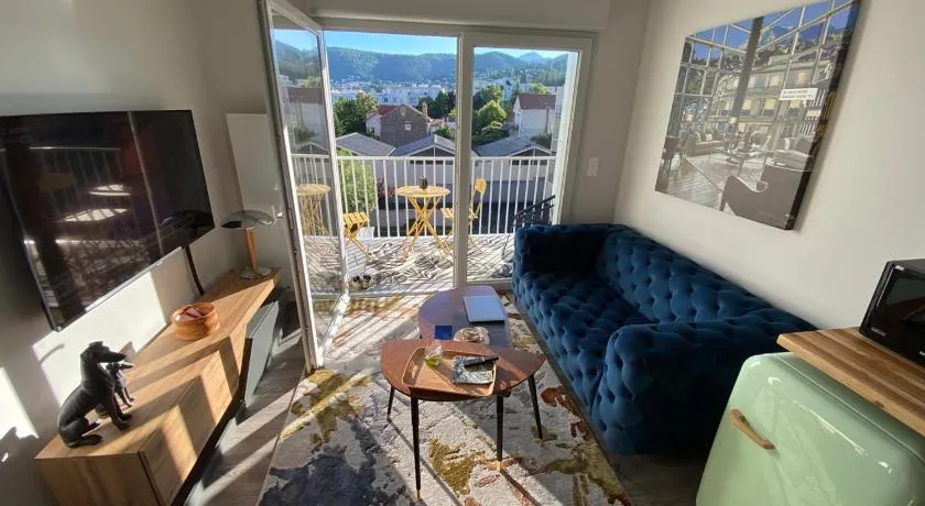 Appart T2 avec parking, loggia, vue Puy de Dôme - Image 1
