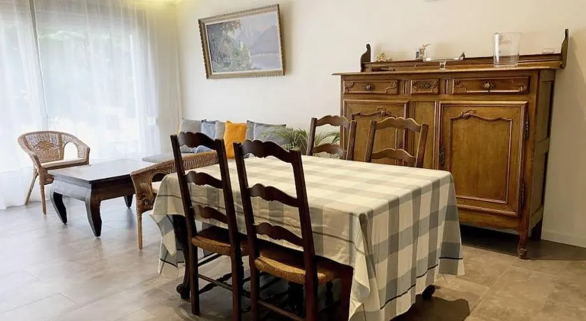 Bright airy family style 7 min walk to beach - Image 1