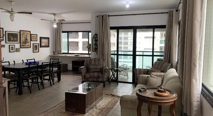 Amplo apt. no Guarujá, à 50m da Praia, com 2 vaga - Image 1
