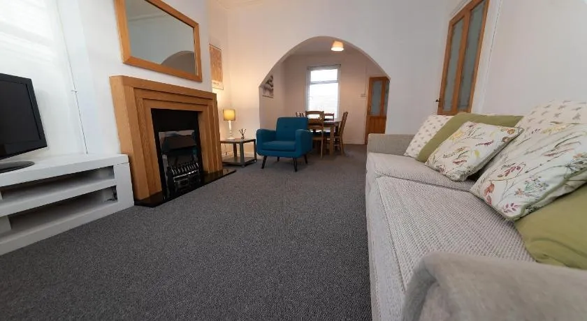 Hampton House - Image 1