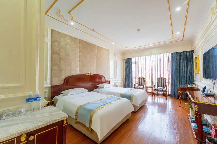 Ulan Holiday Inn - Image 1