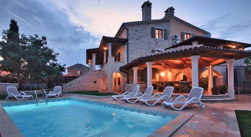 Villa Dino i Karla, a spacious and beautiful Villa in a calm village - Image 1