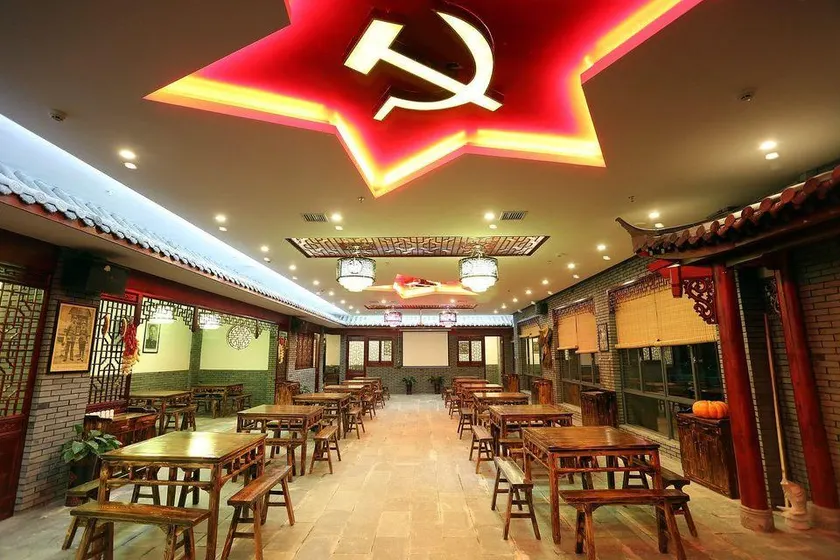 Red Star International Hotel - Image 1