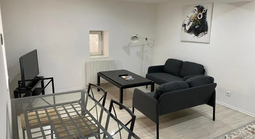 Appartement 1er Etage 42m2 hyper centre ville / parking gratuit - Image 1